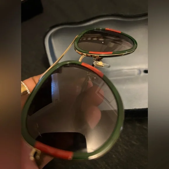 Gucci Green and Red Sunglasses - Picture 3 of 6